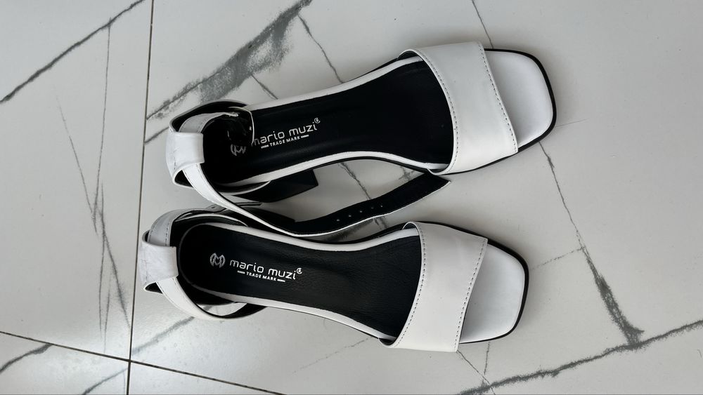 Продам новые босоножки