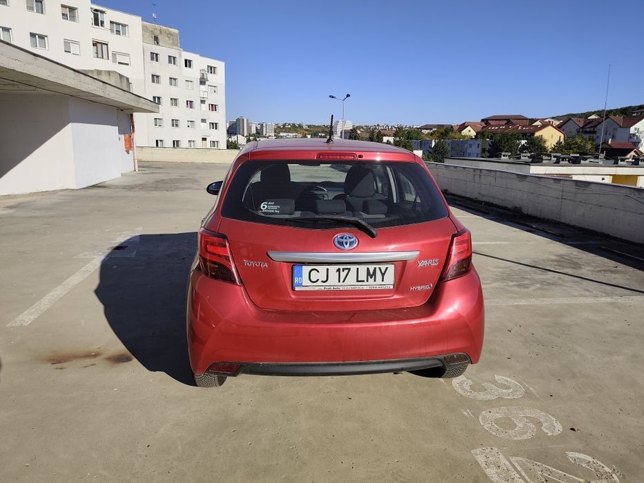 Vand Toyota Yaris Hybrid 1.5 (2015) doar 130.000km