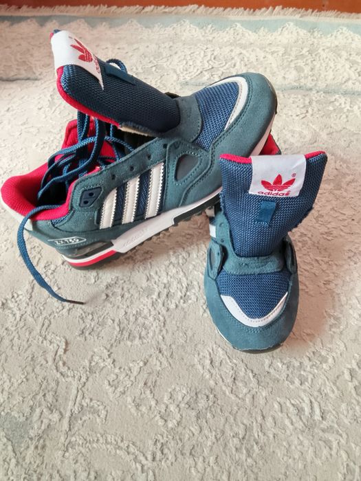 Кроссовка адидас 40