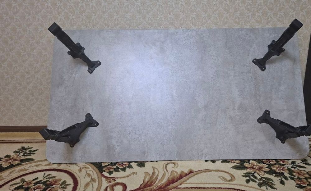 Продаётся  стол .