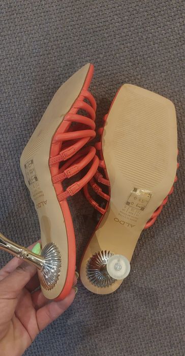 Дамски сандали на ток