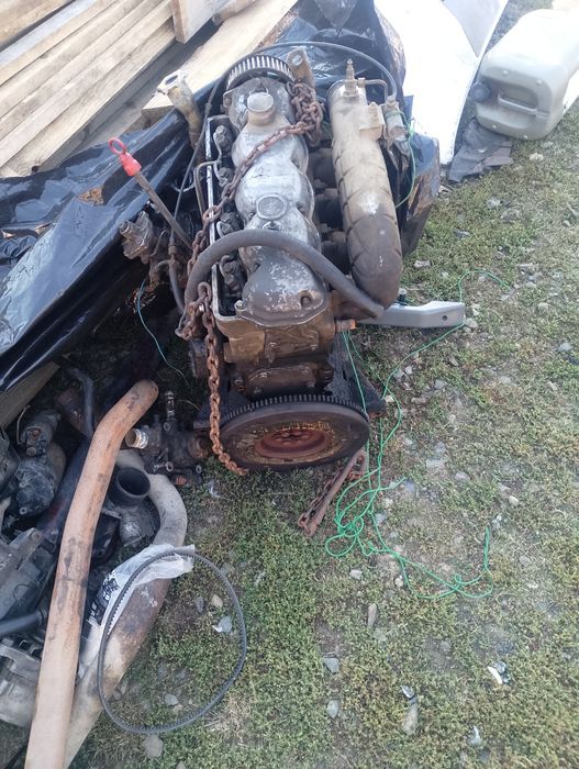 Vând motor Iveco 2.5