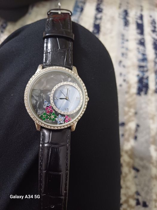 Kumush ayollar qo'l soat