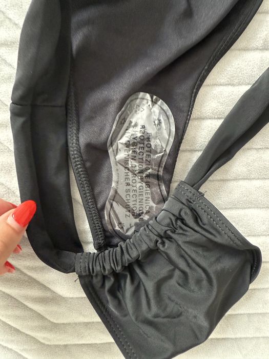 Черен бански в две части