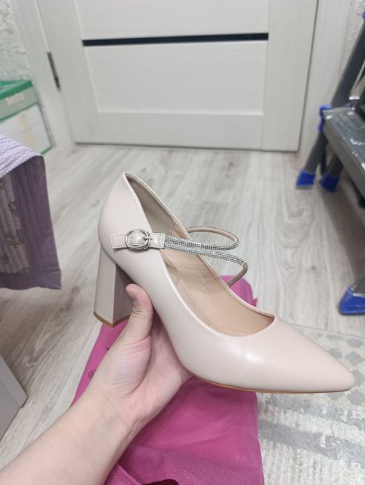 Туфли бежевые 2 пары