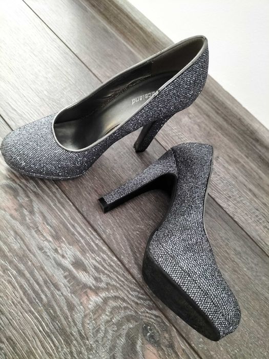 Vând pantofi eleganți de seara
