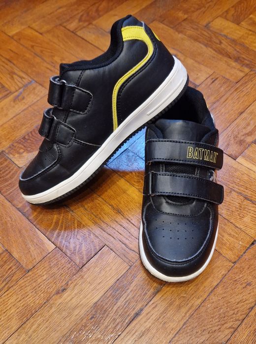 Обувки Батман номер 34 +подарък още едни