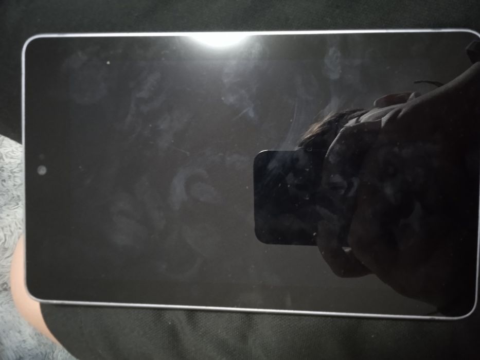 Продам не рабочий планшет