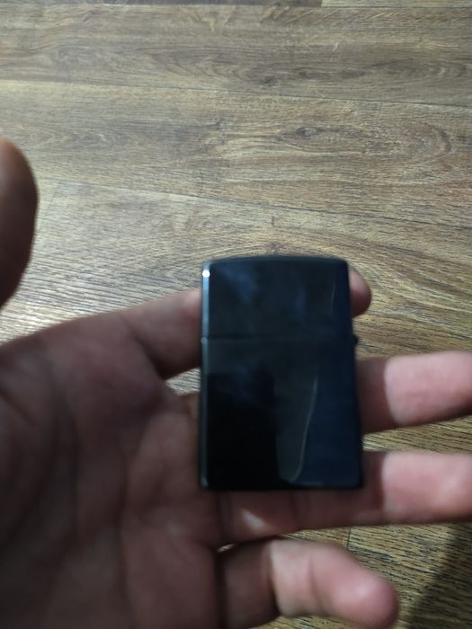 Зажигалка Zippo.