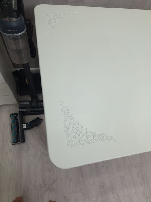 Кухонный стол белый