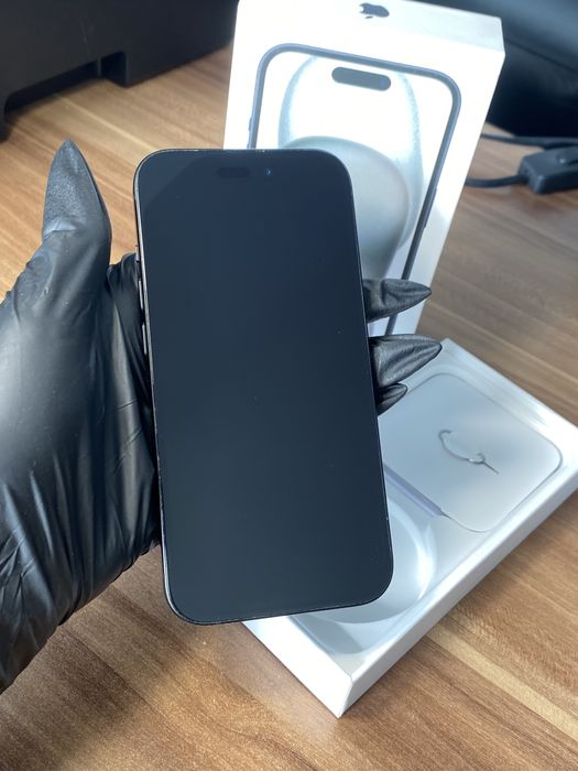 iPhone 15• 128 GB • Black