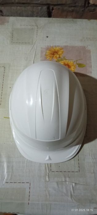 Каска новая отличного качества.