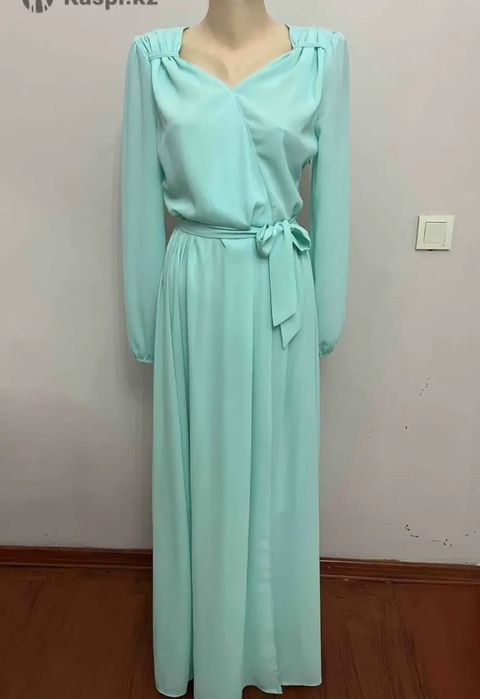 Платье длинное с разрезом