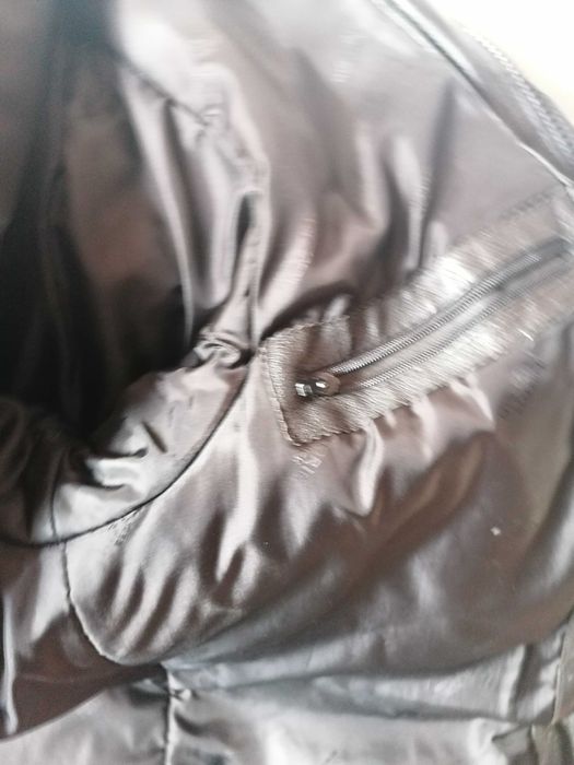 Vând haina din piele lunga