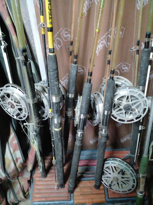 Катушки невские с удилищами
