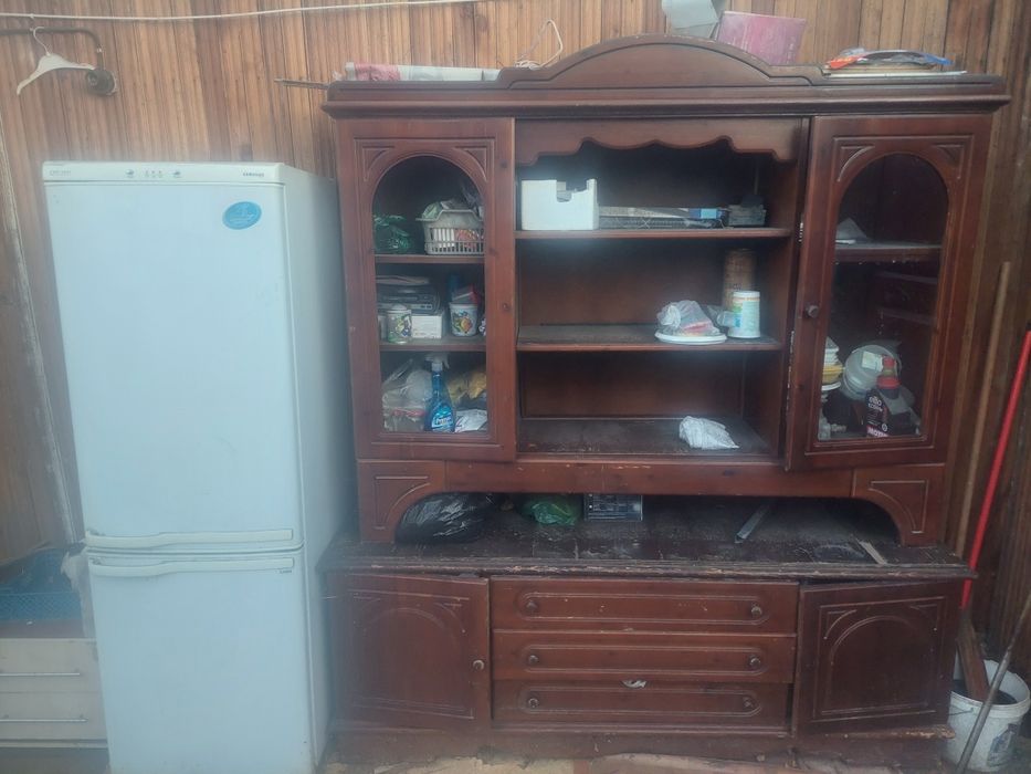 Продам сервант. Деревянный