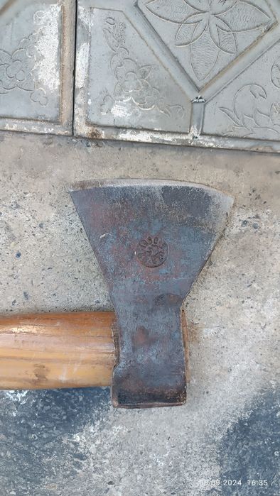 Продаю топор в отличном состоянии производство Ссср