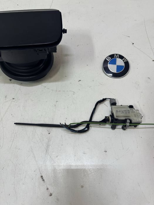 Capac usa actuator rezervor sigla portbagaj BMW Seria 3 E90 LCI