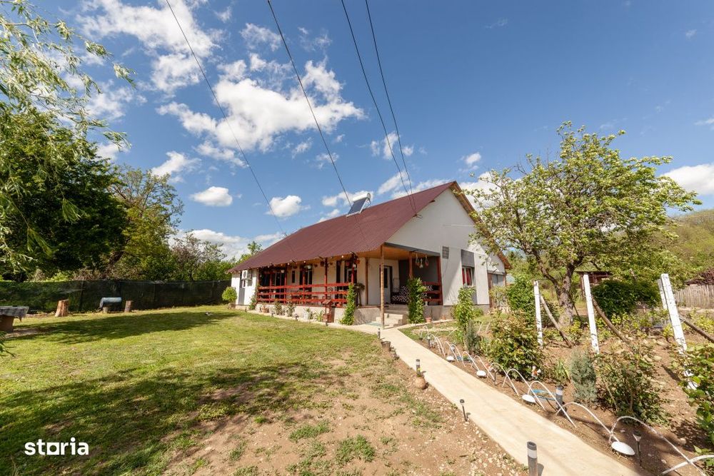 Casa renovata 2022, 3 camere, 1034 mp teren, incalzire in pardoseala