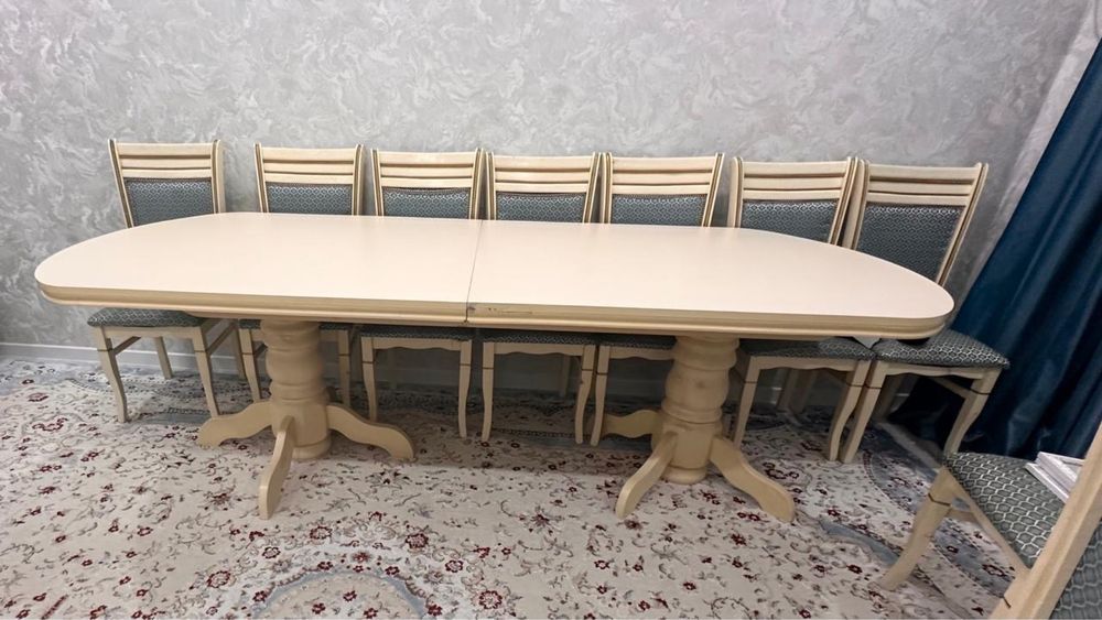 Продам стол в гостиную.