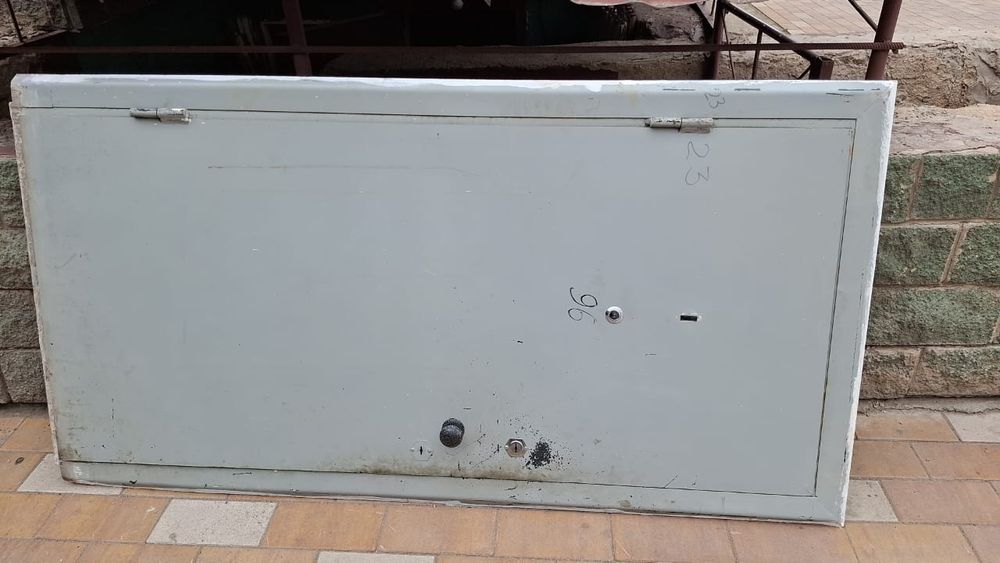 Продам железную дверь