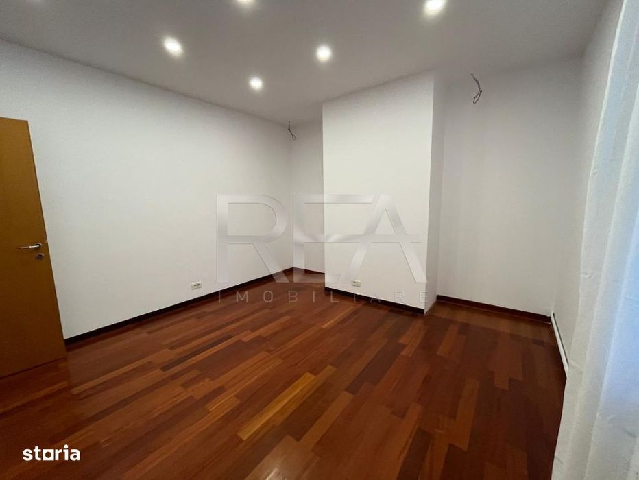 Apartament 4 camere  Resedinta