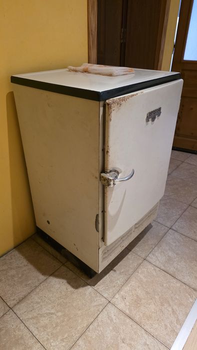 Ретро хладилник Саратов