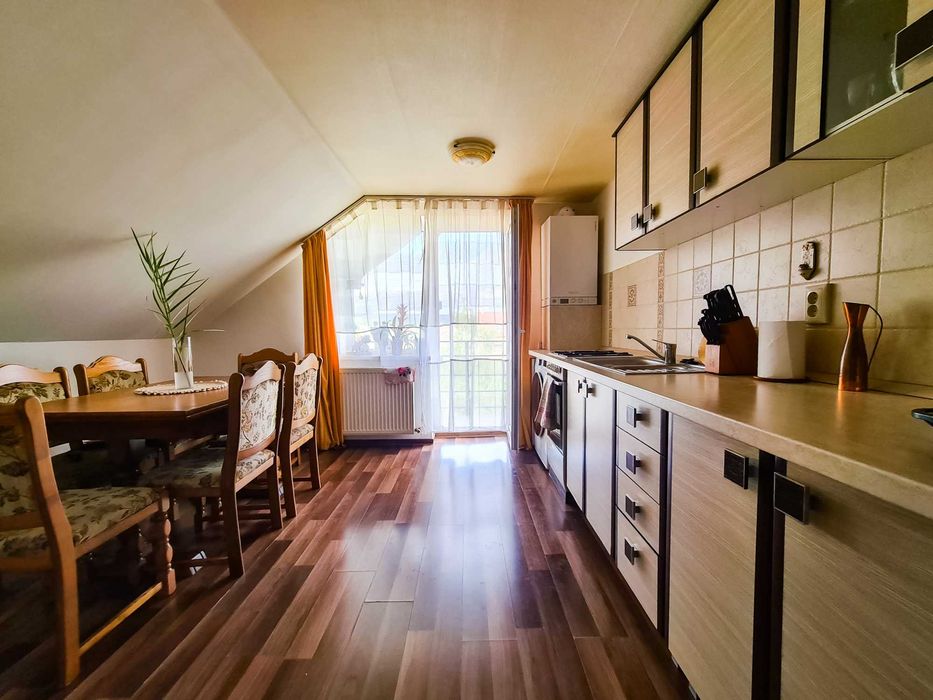 Casă unifamilială 9 camere, teren 560 mp, 7 locuri de parcare