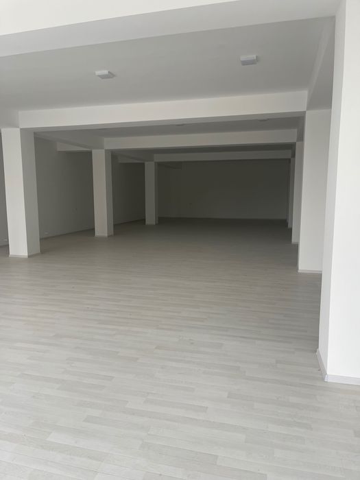 Сдам здание более  1200 кв м 3 этажа в центре города