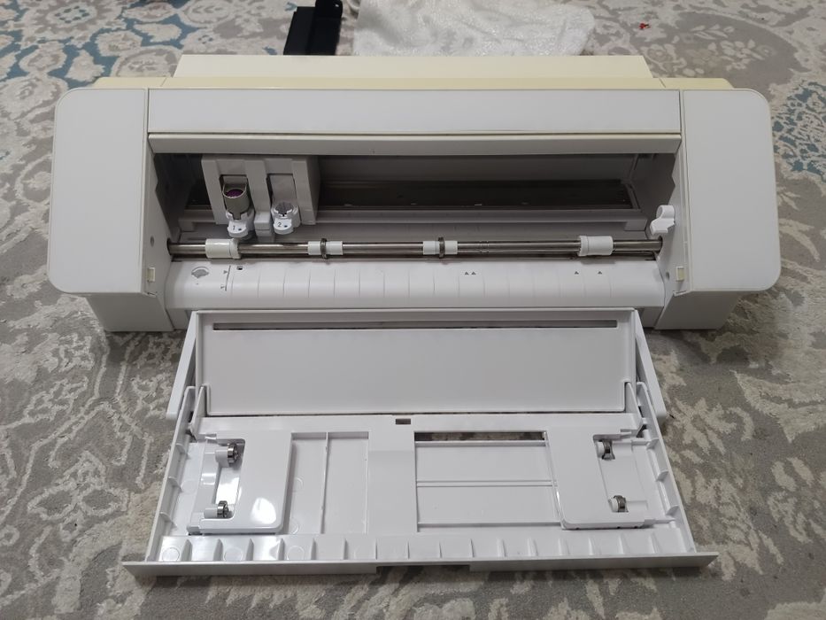 Продам режущий плоттер  Silhouette Cameo 4