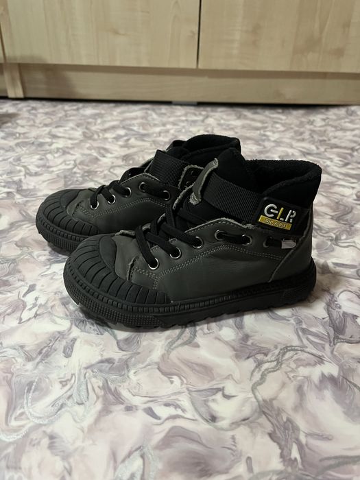 Продам Ботинки осенние