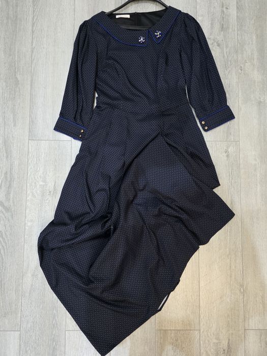 Костюмы и платья