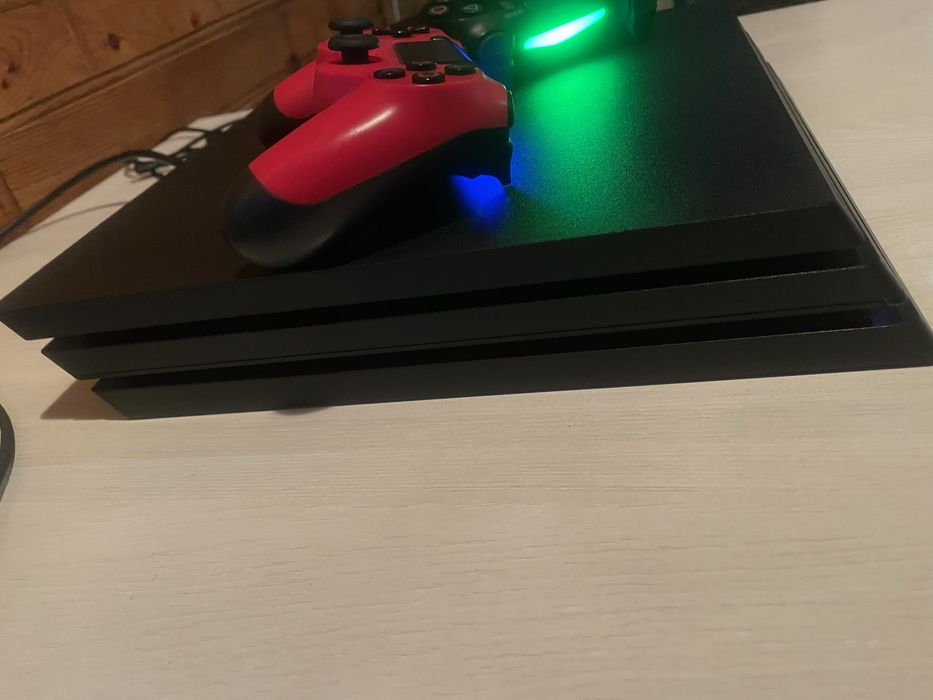Playstation 4 pro плюс два геймпада