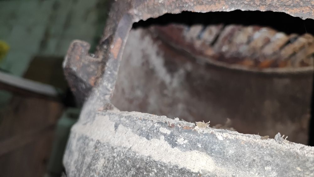 Продам чугунную буржуйку.