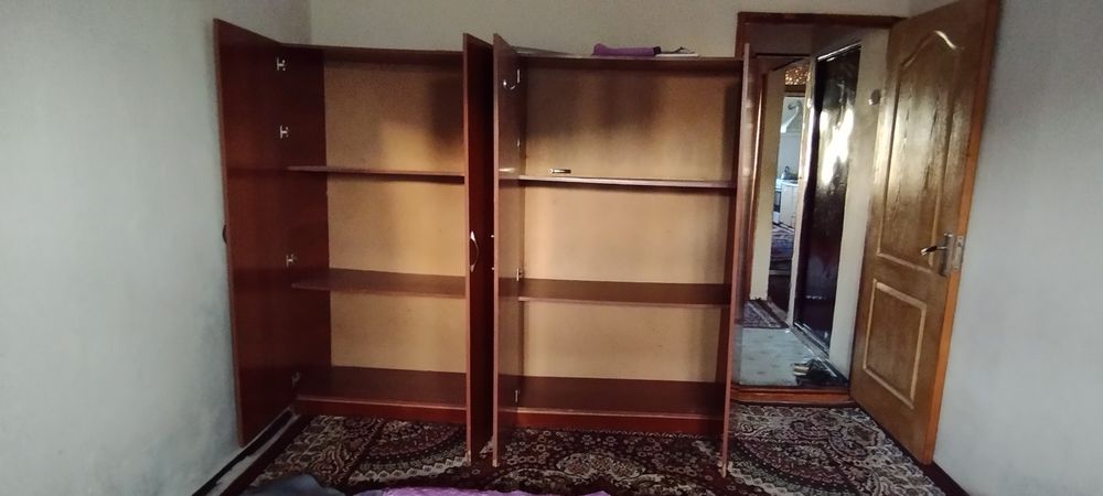 Uy uchun mebellar sotiladi