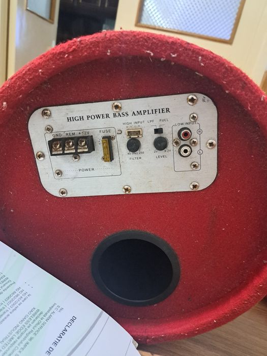 Vând subwoofer 300 w