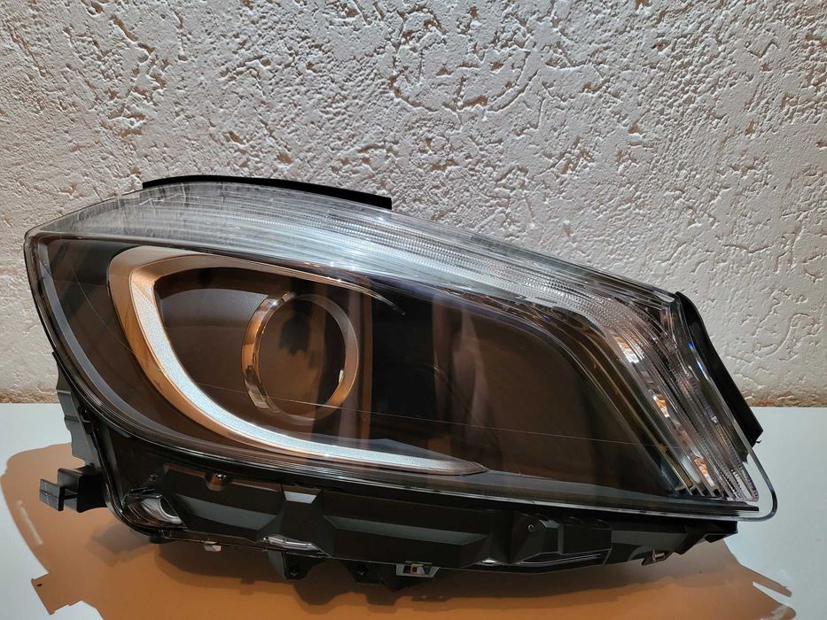 Mercedes-Benz GLA 2014 2017 FAR Cu Xenon Dreapta