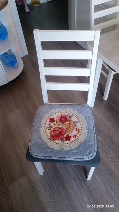 Стол и стулия 6 шт