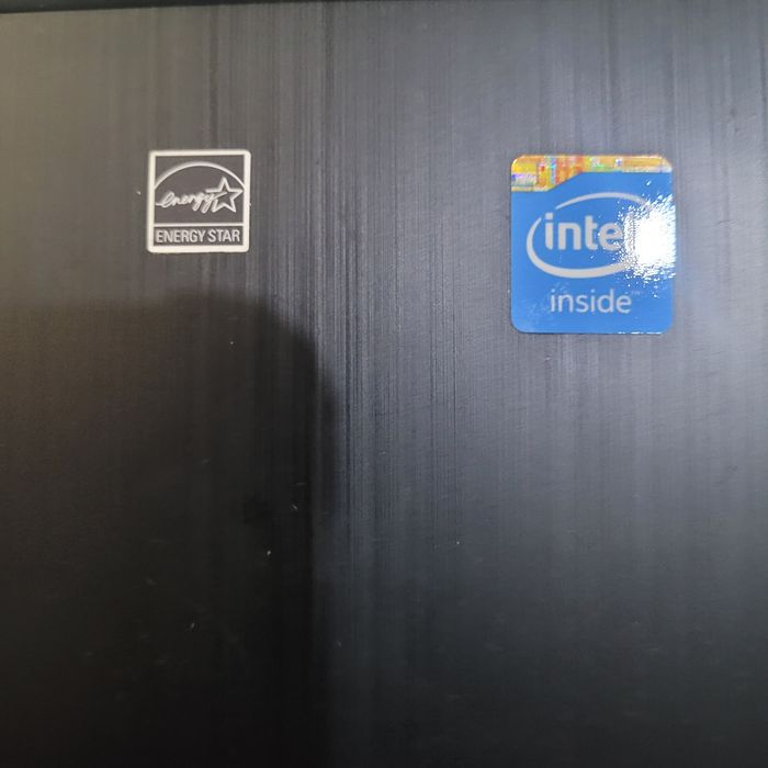 Лаптоп LENOVO. Уиндоус 8 про