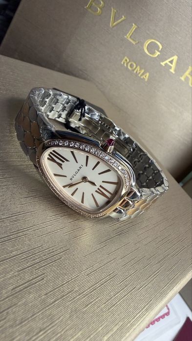 Часы Bvlgari с искусственными бриллиантами