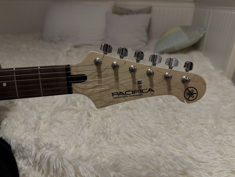 Электро гитара yamaha pacifica 012