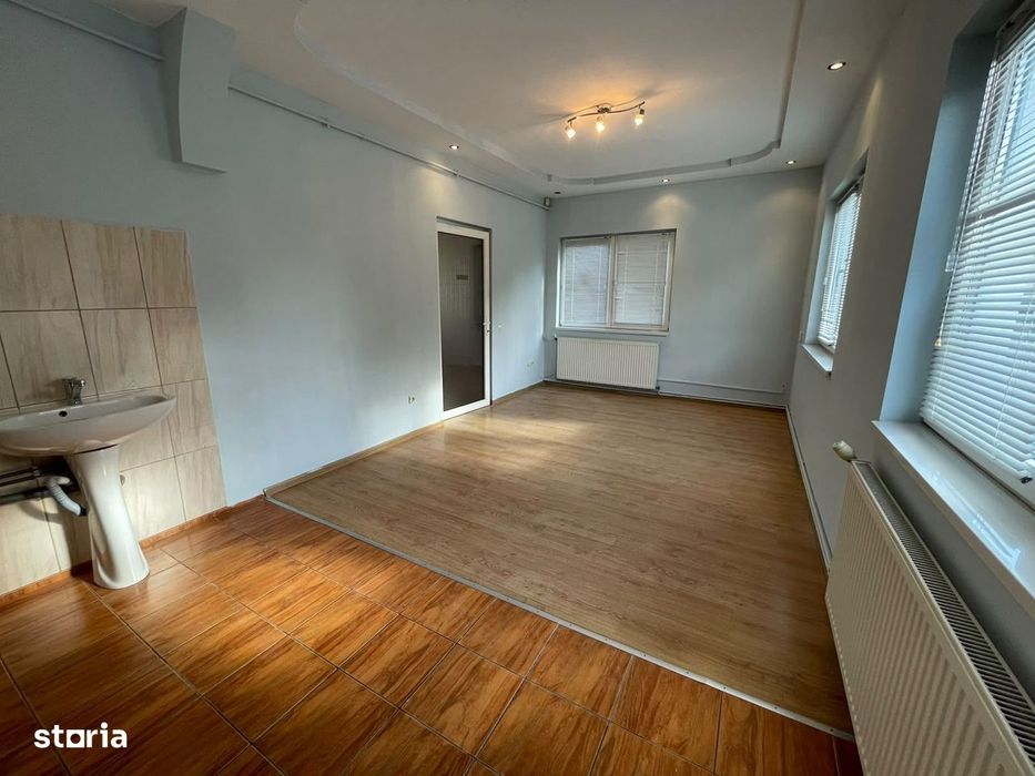 Casa individuala - 4 camere, 2 bai - Terezian