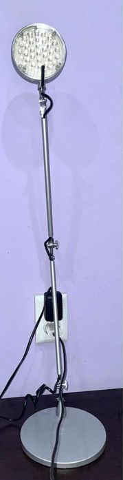 Настолна лампа за маникюр