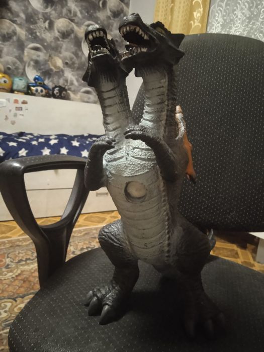 Продам игрушки динозавры