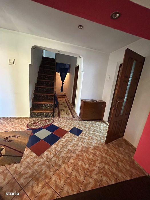 De vanzare casa la 5 min de Roman, 3 camere,teren de 817mp,Pret 99000e