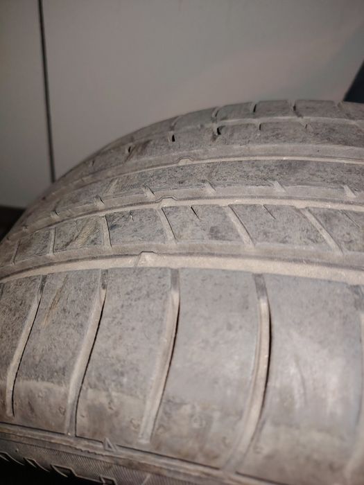Anvelope vara 225/55/16 în stare foarte bună. Profil 80%