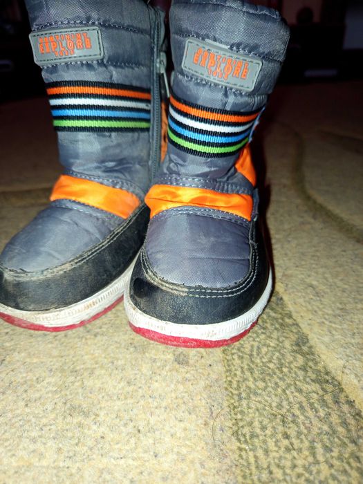 Продавам детски ботушки номер 26