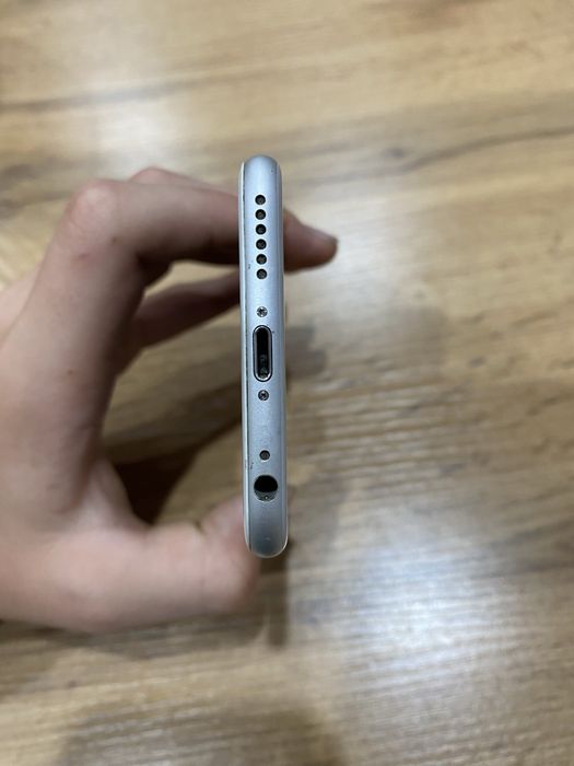 Iphone 6s серебристый