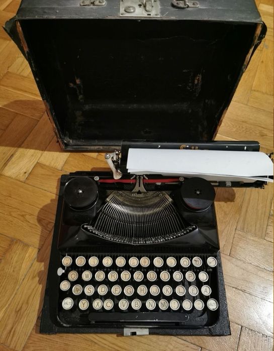 Mașina de scris Erika cu toc original