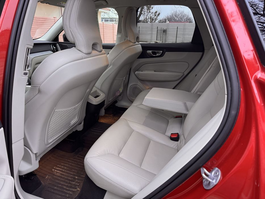 VOLVO XC60 2024 — imagine 3